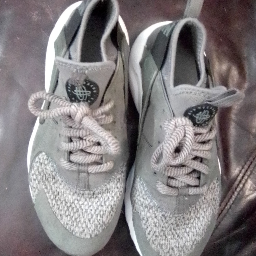 Nike Air Huarachi Boy's 5Y